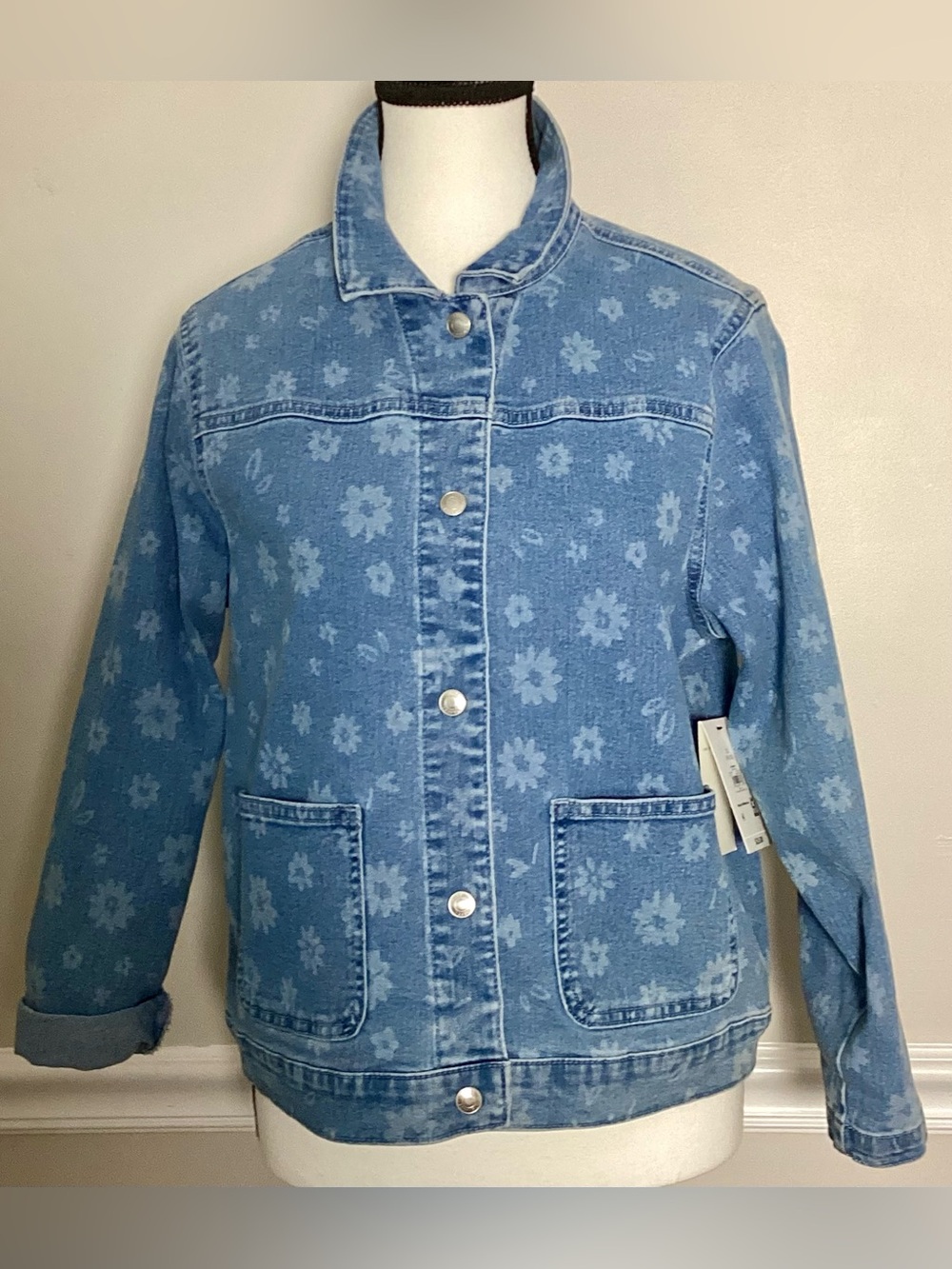 Free Assembly XL-14/16 Lightwash Floral Denim Cropped Jacket Patch Pockets Snaps